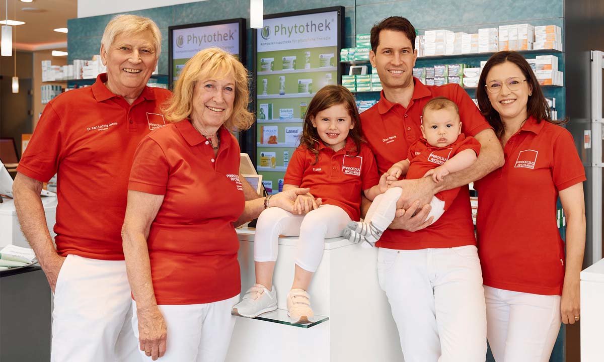 Bild der Familie Oehrle in der Apotheke